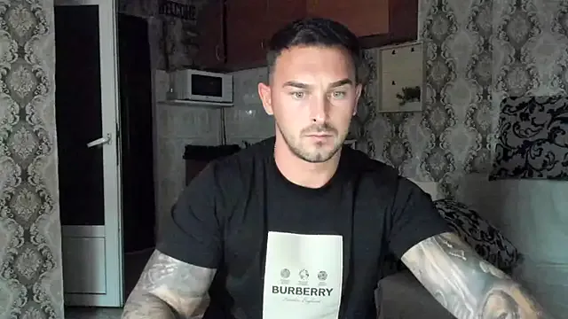 Jonmusclemaster — T-shirt off and play cock