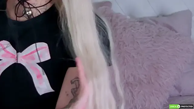 Joy_Barker — CARESS NIPPELS AND LICK LIPS :*