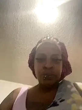 juicy92 — Freechat on StripChat
