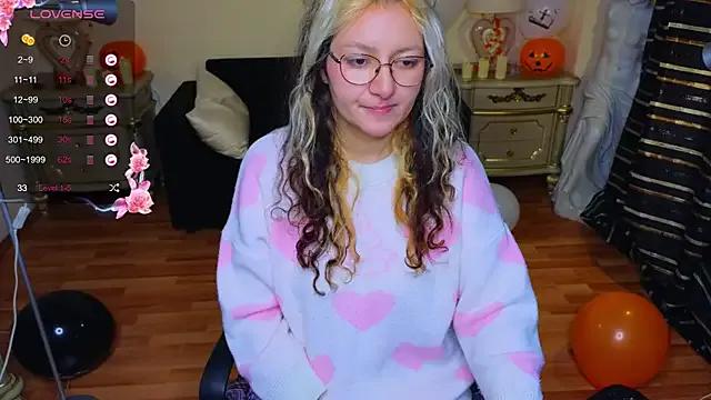 JuicyLullu — flash boob