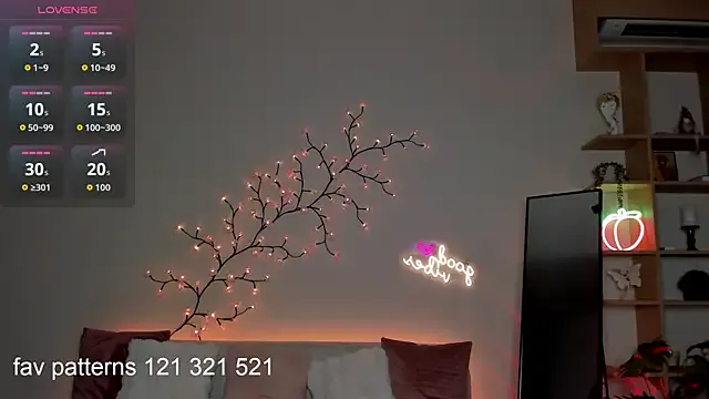 JuicyyPeach_ — pussy play at goal :P