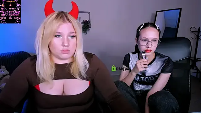 juli_kisss — Suck boobs
