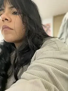 JulianaCastillo — Fingering my pussy and Squirt