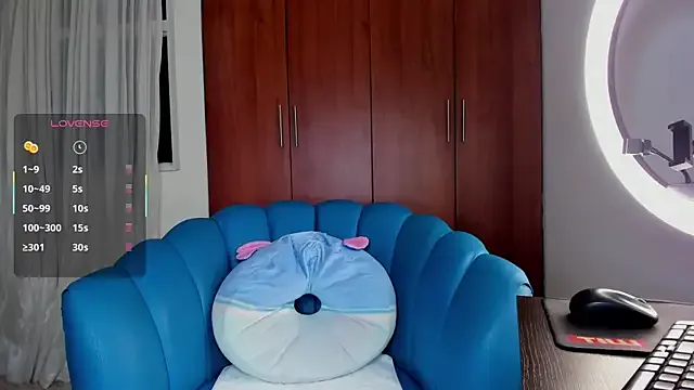 Julie_Markk — show boobs  and spank ass