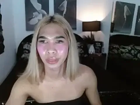 julietdelaveigne — Cum On Public or Private