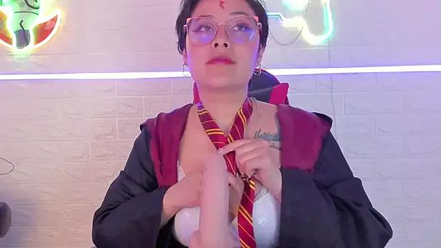 StripChat Juliexxxtasy is Freechat Juliexxxtasy — Take off Harry Cock's cape