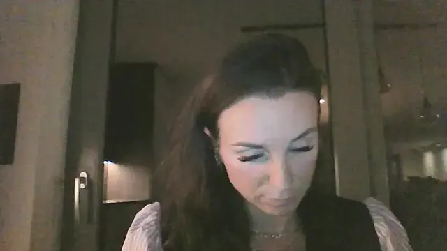 Justnani001 — Freechat on StripChat