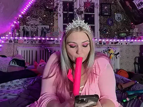k8tiecutie — Titties Out (.)(.)