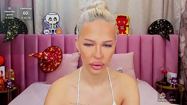 KailaCrystall — Completely naked