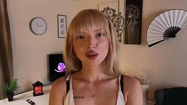 Kaily_Ceys — Play with my hair + eye contact