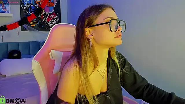 StripChat KarinaBroks is Freechat KarinaBroks — air kiss and wink