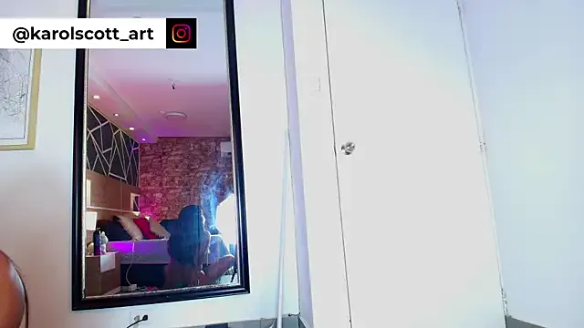 KAROL-SCOTT — Spread my ass slow while smiling