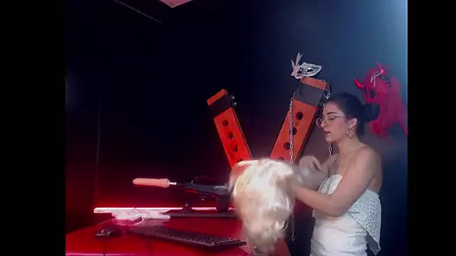 Karol_Yessenia — deep throat on the machine