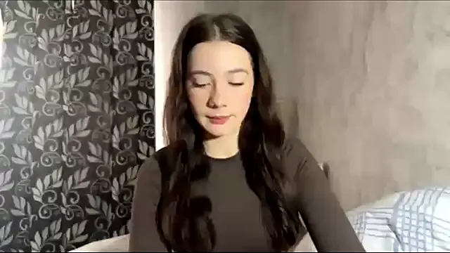 KarrySerrs — Show shoulders