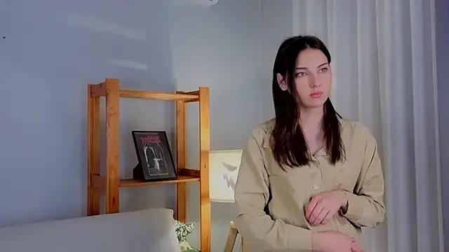 KateCahee — Bite lips