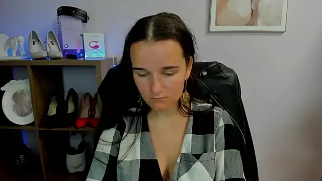 KateDelight — No bra under top