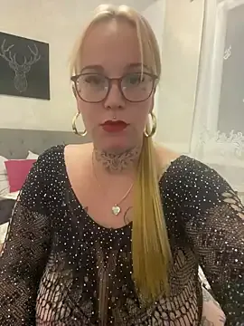 Kathy-Deluxe — Nackt 15 min 