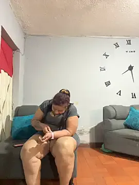 kelly_greys — Finger mi Pussy with the dildo