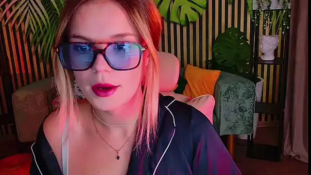 KellyHayden — Handra 1 min