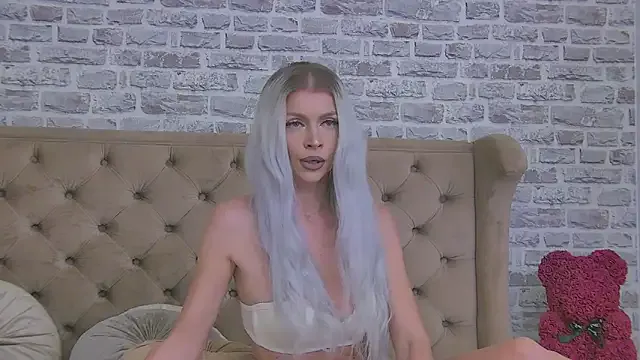 KiaraHarpp — oil ass