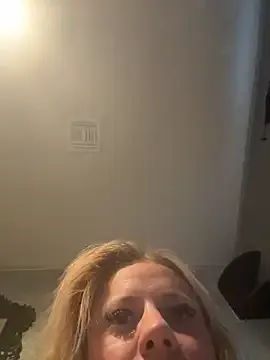 KillerKylie — Bra off!