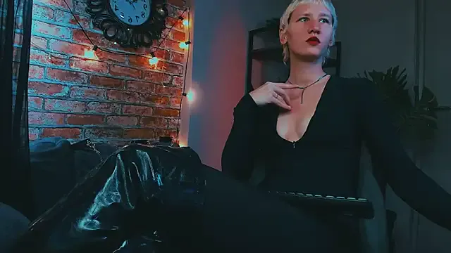 Kim_Waite — Feet worship tease Mistress Kim