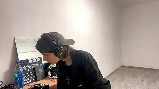 StripChat KindraScullion is Freechat KindraScullion — Tease you with my top