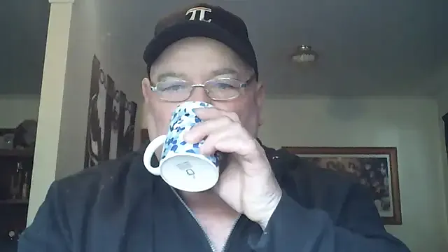 KINKYBLUEYES69 — ITS MY BIRTHDAY,, LETS HAVE FUN ,,NAKED