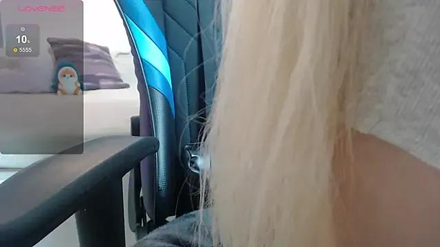 kissy_kissi — oil on my boobs