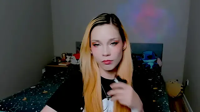 Kitten_Alissa — Stand up and around