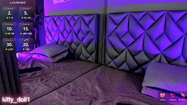 Kitty_Dollyy — plug anal in doggy