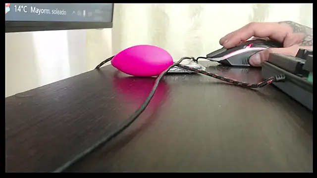 Klhoe__ —   LOOK BOOBS + SPIT IN BOOBS