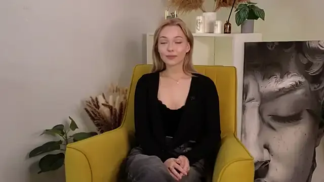 KylieBursik — close up face+ eye contact 1 min