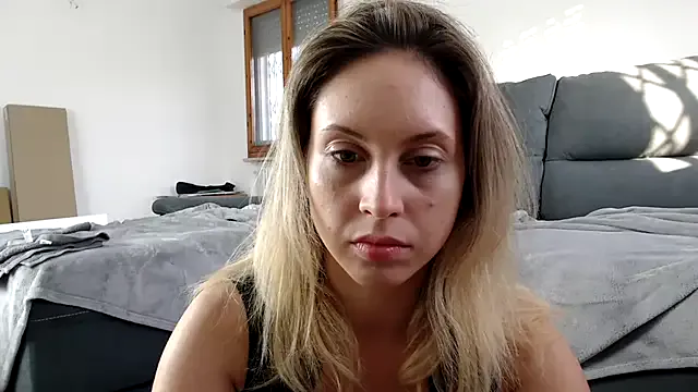 L_Sofia — Pussy play + lush in ass