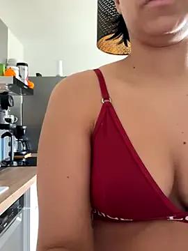 LaPetiteKim — Nue. Plus plug de ton choix.