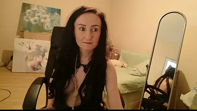lara_heaven — who wants to make me squirt today?