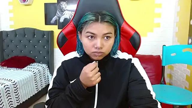 lara_jean23 — show tits x5min