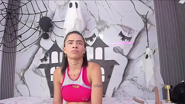 LARAA_CROFT — fingering ass