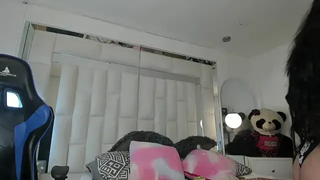 laraa_smith1 — Fingering pussy and cum