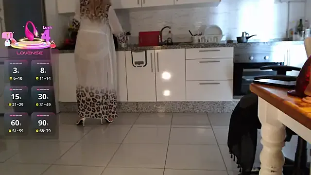 LaraReinaDelSol — show squirt in your face