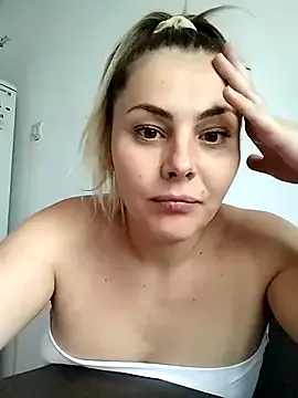 LarisseBelle — Show