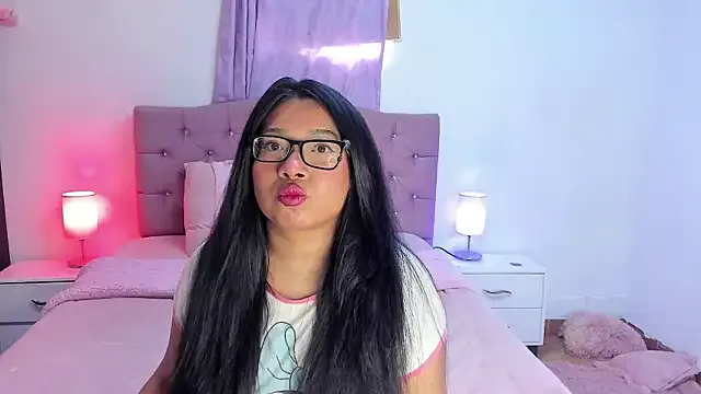 Latinabombsheell — show soles and lick feet