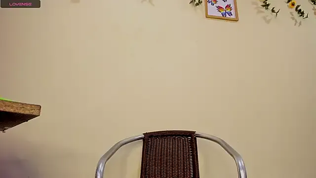Laura-Summer — twerk panty off