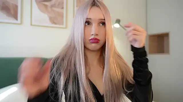 Laura_Obsidian — Show tongue and bite finger close up<3