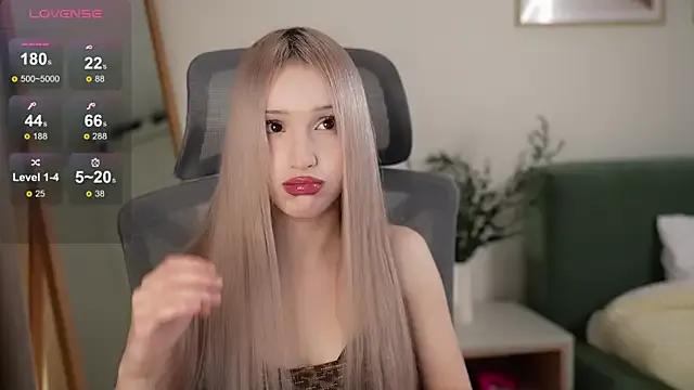 Laura_Obsidian — Show armpits close up<3