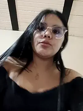 LauraJonson21 — Bathing naked on live stream