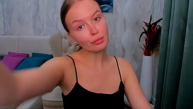 LaurennHill — naked close up in doggy