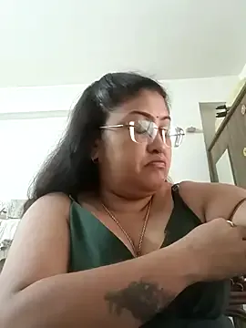 LAVERNIYA_ — Ass shaking