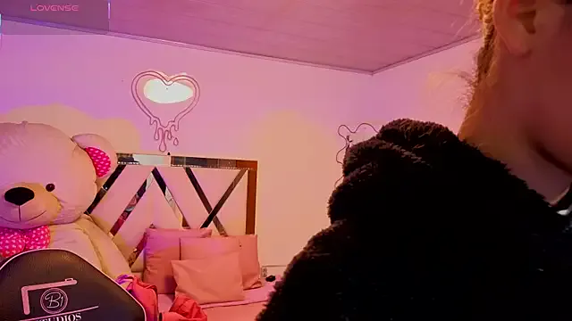Laylafoxy_tay — hush in ass x 2 minutes