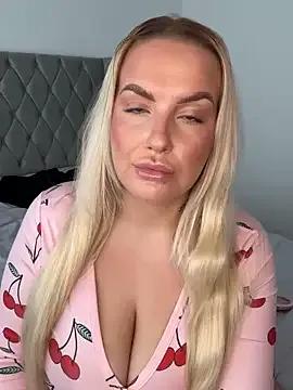 LeahLovexx — Spread legs tease 